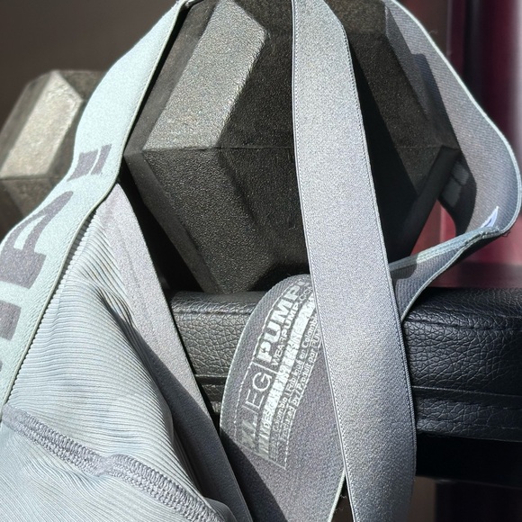 PUMP! Mr. Gray Collection - Picture 2 of 3